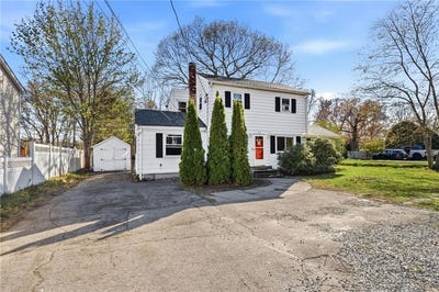 /international/us/25-pine-swamp-road-cumberland-ri-110107736118/