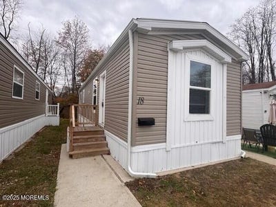 /international/us/18-john-street-hazlet-nj-110108911813/