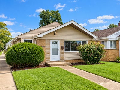 /international/us/2028-desplaines-street-blue-island-il-110110342715/