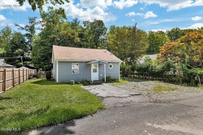/international/us/1-forest-street-averill-park-ny-110119507594/