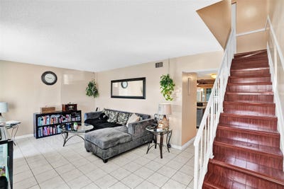 /international/us/8081-nw-11th-street-margate-fl-110107173494/