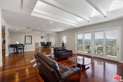 /international/us/5045-calatrana-dr-woodland-hills-ca-110107306058/