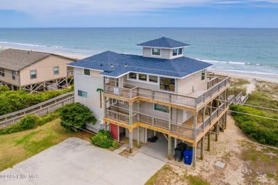 /international/us/1801-ocean-drive-emerald-isle-nc-110099865455/