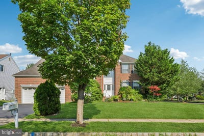 /international/us/2-carriage-court-east-windsor-nj-110100981974/