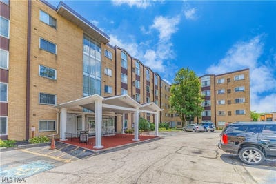 /international/us/25735-lorain-road-unit-218-north-olmsted-oh-110100270024/