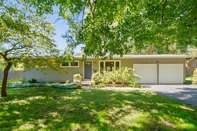 /international/us/7956-canterbury-street-prairie-village-ks-110120466927/