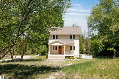 /international/us/220-w-harbor-highway-maple-city-mi-110108382156/