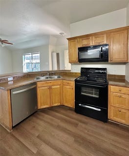 /international/us/130-sunburst-court-weatherford-tx-110108497898/