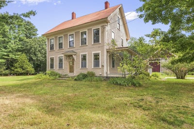 /international/us/249-oldfields-road-south-berwick-me-110110342882/