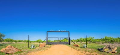 /international/us/5230-county-rd-409-valley-springs-tx-110100216651/