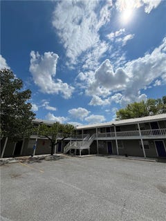 /international/us/1701-n-lewis-avenue-fayetteville-ar-110108571463/