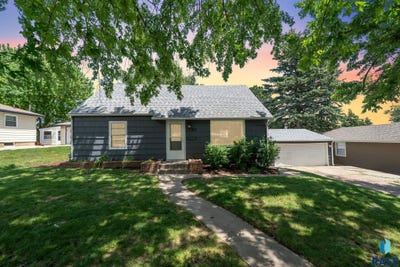 /international/us/2720-s-summit-ave-sioux-falls-sd-110100451004/