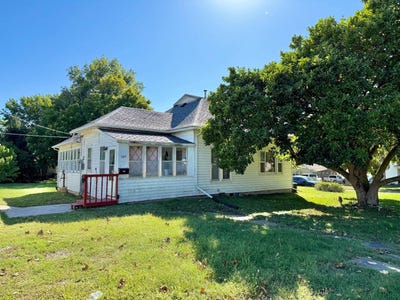 /international/us/109-w-iowa-street-lenox-ia-110108578903/
