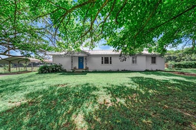 /international/us/909-county-road-sw-3055-saltillo-tx-110100530824/