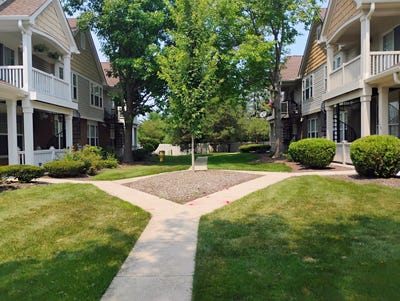 /international/us/1128-georgetown-way-vernon-hills-il-110107710968/