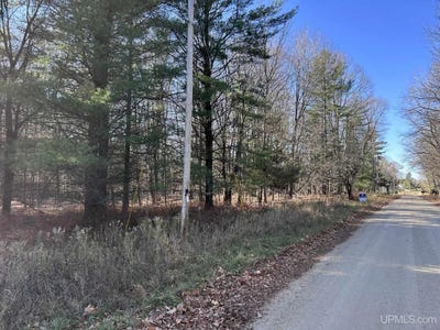 /international/us/5-25-lane-menominee-mi-110103526198/