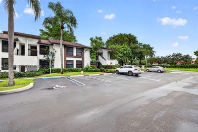 /international/us/204-lake-pointe-dr-oakland-park-fl-110119985259/