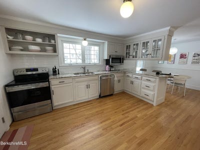 /international/us/26-manville-st-great-barrington-ma-110097358105/?lang=en