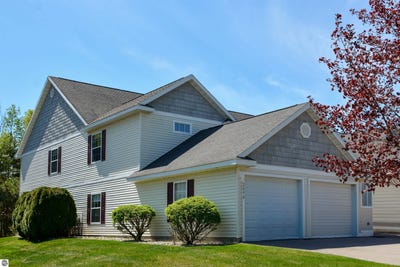 /international/us/2088-chelsea-lane-traverse-city-mi-110120772282/