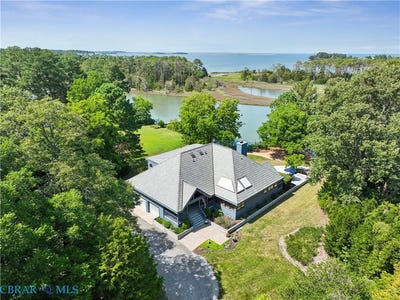 /international/us/70-finns-point-ln-hampton-va-110119557508/