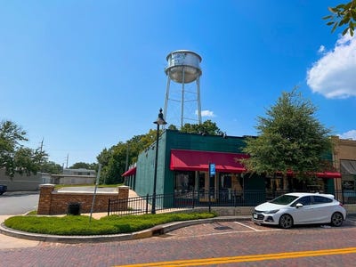 /international/us/228-236-w-jackson-thomasville-ga-110107996674/