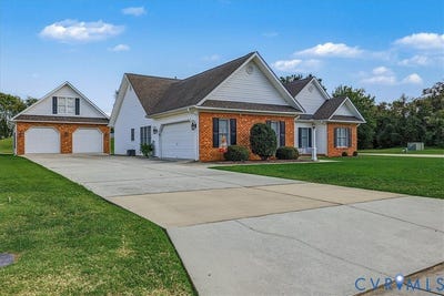 /international/us/200-lighthouse-pointe-prince-george-va-110120531893/