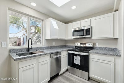 /international/us/290-s-paseo-aguila-green-valley-az-110120457689/