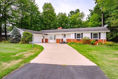 /international/us/9010-reed-road-rothschild-wi-110119914116/