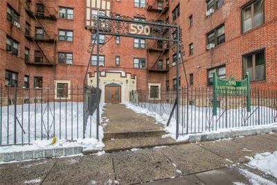 /international/us/590-e-third-street-mount-vernon-ny-110105629978/