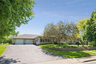 /international/us/700-spruce-drive-hudson-wi-110108504577/