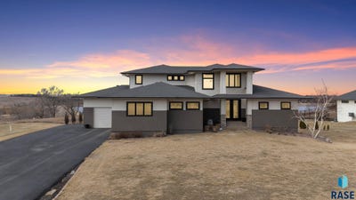 /international/us/26183-sunset-bluff-dr-canistota-sd-110106759771/