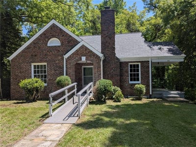 /international/us/330-ridgewood-bassett-va-110105730944/
