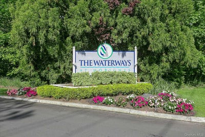 /international/us/477-woodscreek-court-moriches-ny-110104218301/