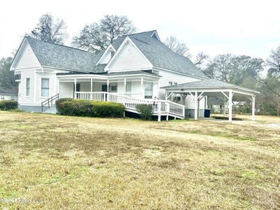 /international/us/203-s-binford-avenue-duck-hill-ms-110104034392/