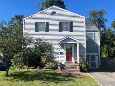 /international/us/27-rose-street-islip-ny-110110357105/
