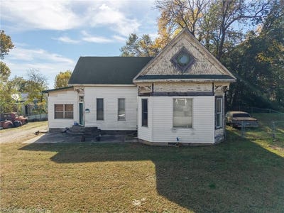 /international/us/803-w-school-st-ozark-ar-110103521093/