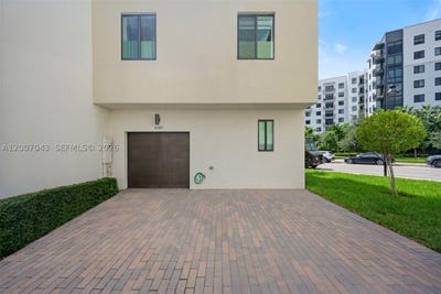 /international/us/8387-nw-43rd-st-doral-fl-110107610078/