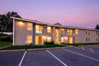 /international/us/920-6th-street-s-hopkins-mn-110108945573/