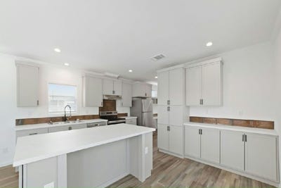 /international/us/102-trail-ride-way-willis-tx-110100426724/