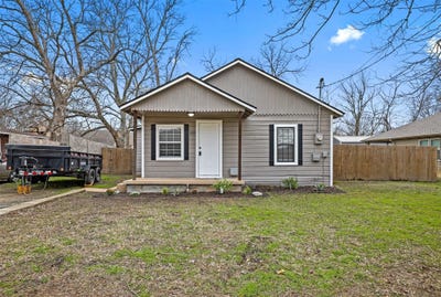 /international/us/1009-oak-street-bonham-tx-110109118529/