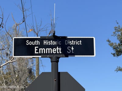/international/us/424-emmett-street-palatka-fl-110100684884/