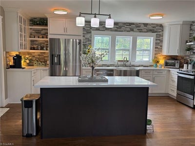/international/us/7028-belford-road-summerfield-nc-110110350849/