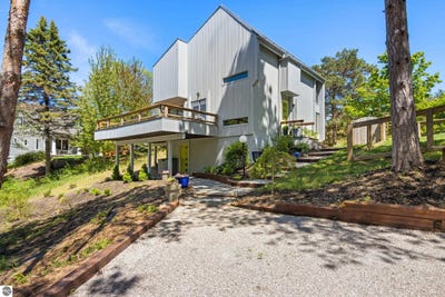 /international/us/10381-s-leelanau-way-traverse-city-mi-110108191749/
