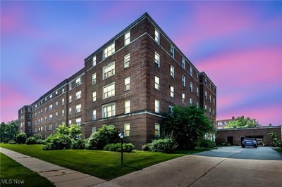 /international/us/13800-fairhill-road-cleveland-oh-110104900212/