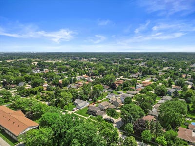 /international/us/4901-w-maple-leaf-cir-greenfield-wi-110100815201/