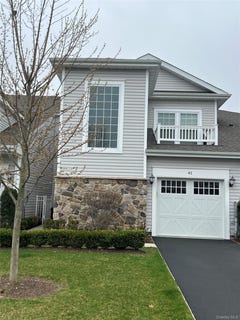 /international/us/41-greentree-court-shirley-ny-110106006922/