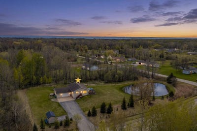 /international/us/930-county-road-j-little-suamico-wi-110108073660/
