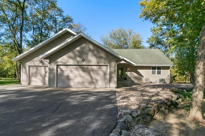 /international/us/831-island-court-baraboo-wi-110105980781/