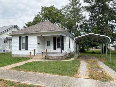 /international/us/407-w-douglas-st-fairfield-il-110098986639/