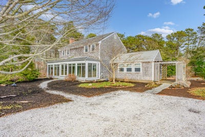 /international/us/25-robert-road-harwich-ma-110107077786/